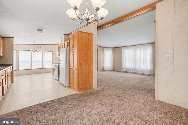 6 MEADOWVIEW DR, New Bloomfield, PA 17068