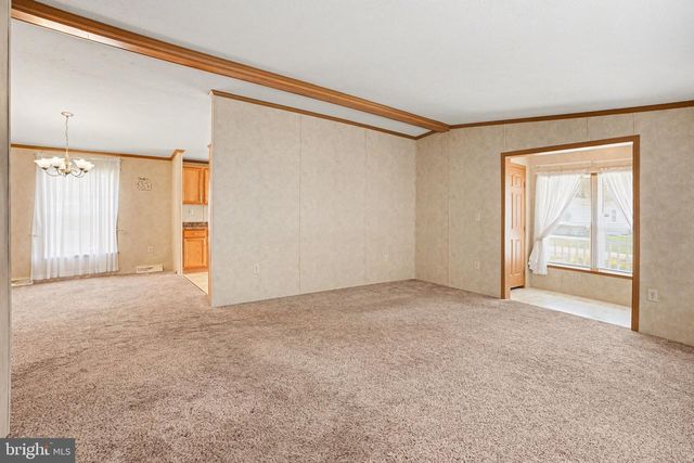 6 MEADOWVIEW DR, New Bloomfield, PA 17068