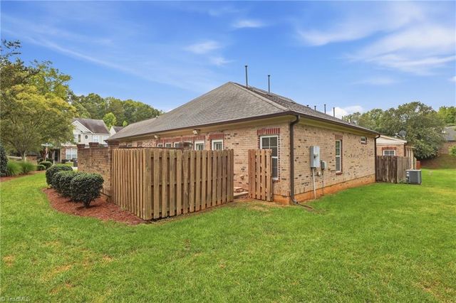 4806 Sterling Brooke Lane, Winston-salem, NC 27103