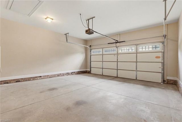 4806 Sterling Brooke Lane, Winston-salem, NC 27103