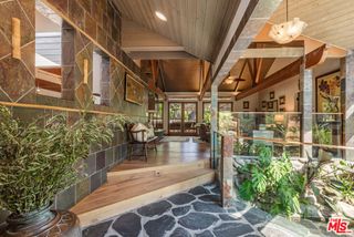 1064 Meadows End Drive, Calabasas, CA 91302