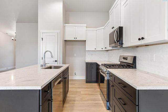 6557 W 29th Ct, Kennewick, WA 99338