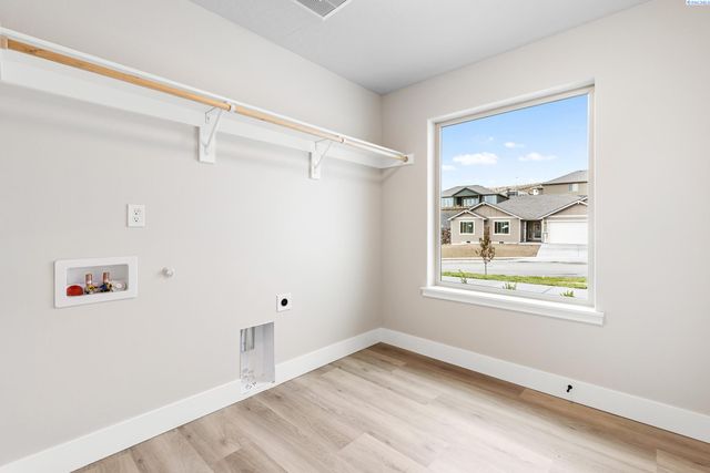 6557 W 29th Ct, Kennewick, WA 99338