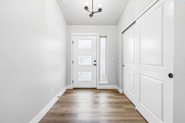 6557 W 29th Ct, Kennewick, WA 99338