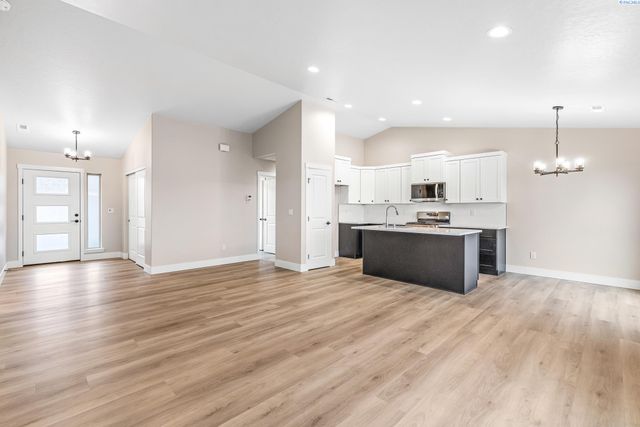 6557 W 29th Ct, Kennewick, WA 99338