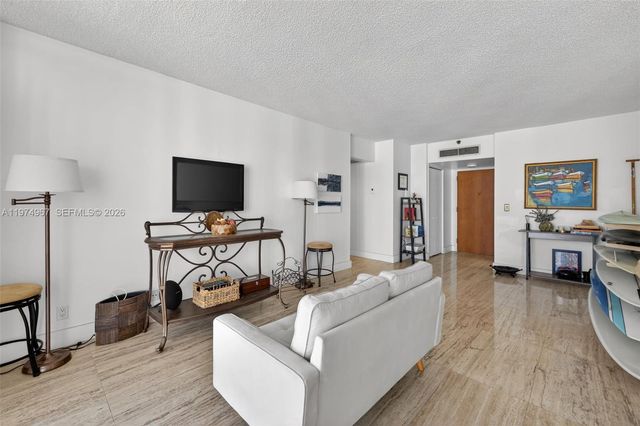 19355 Turnberry Way 17C, Aventura, FL 33180