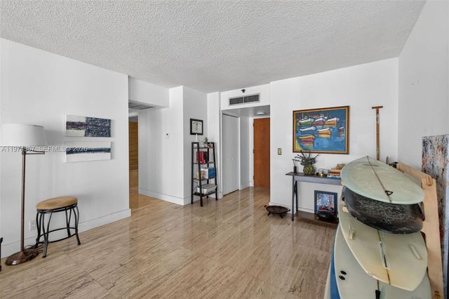 19355 Turnberry Way 17C, Aventura, FL 33180