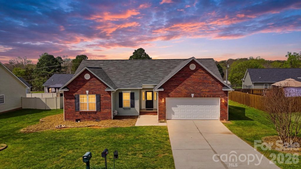 1835 Terrain Drive NW, Conover, NC 28613