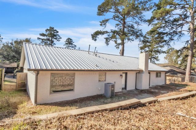 1315 E Fairmont St, Longview, TX 75601