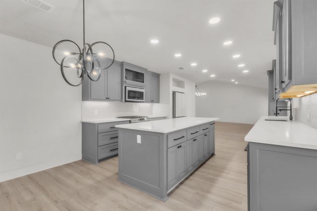 1315 E Fairmont St, Longview, TX 75601