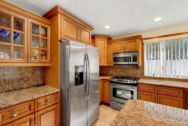 330 Bayville Avenue, Bayville, NY 11709