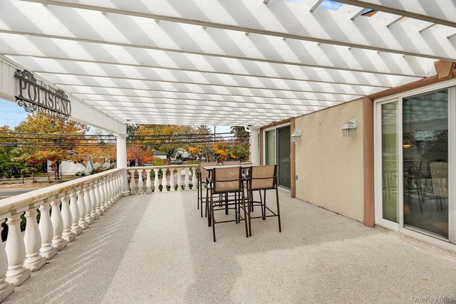 330 Bayville Avenue, Bayville, NY 11709