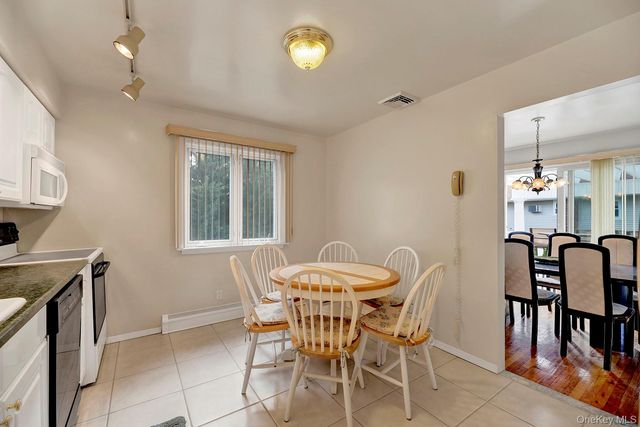 330 Bayville Avenue, Bayville, NY 11709