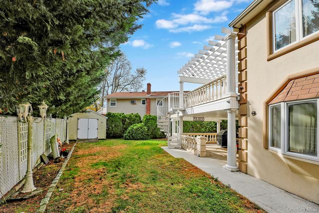 330 Bayville Avenue, Bayville, NY 11709