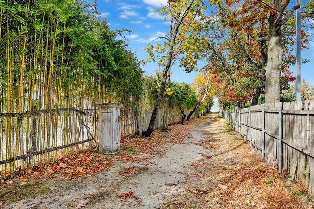 330 Bayville Avenue, Bayville, NY 11709