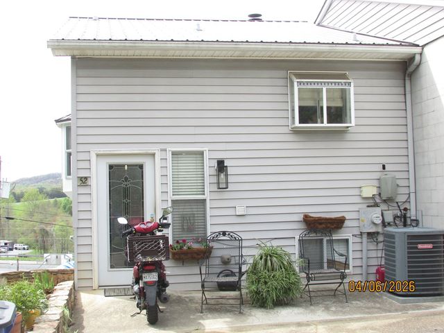52 Mockingbird Lane, Hayesville, NC 28904