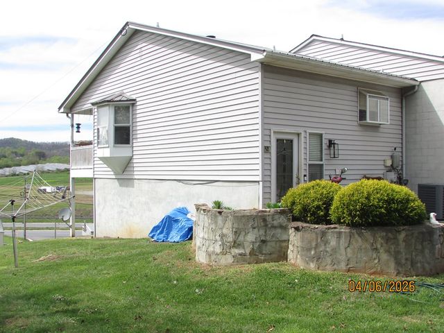 52 Mockingbird Lane, Hayesville, NC 28904