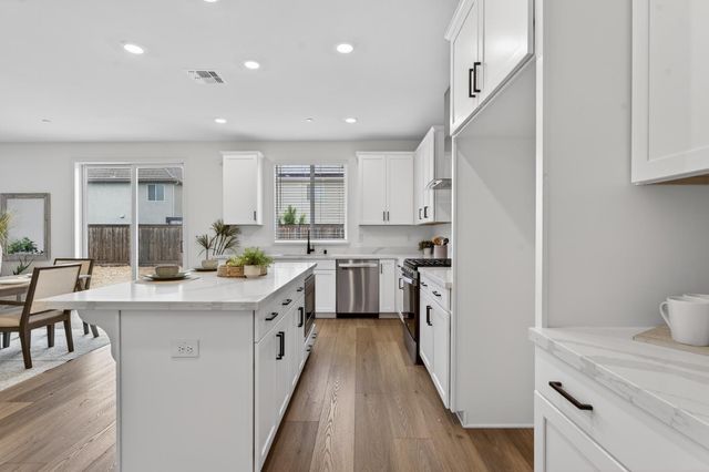 1531 Minories Dr, Olivehurst, CA 95961