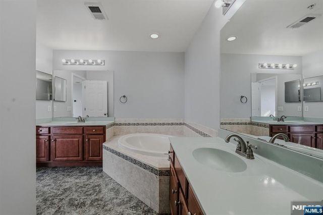 2 Marina, Bayonne, NJ 07002