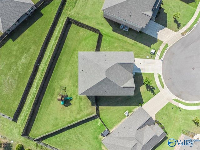 211 Cherry Laurel Drive, Hazel Green, AL 35750