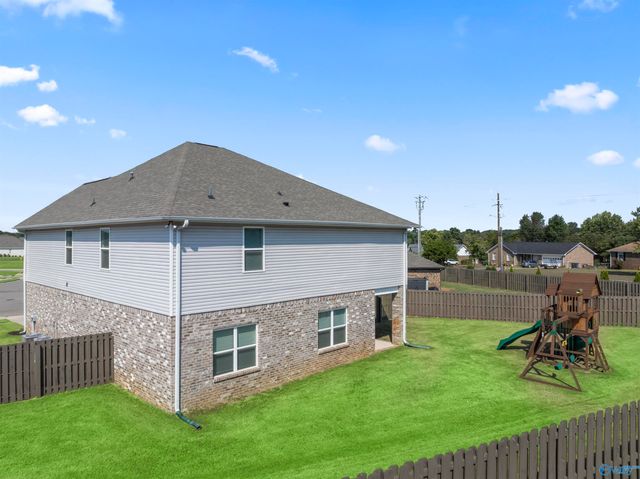 211 Cherry Laurel Drive, Hazel Green, AL 35750