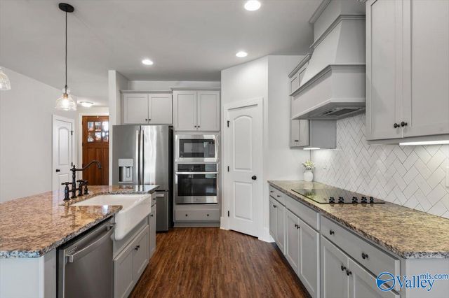 211 Cherry Laurel Drive, Hazel Green, AL 35750