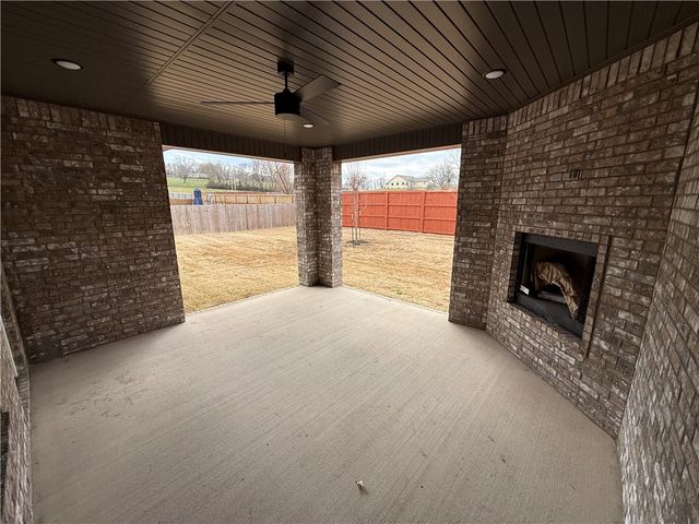 206 Doral Drive, Cave Springs, AR 72718