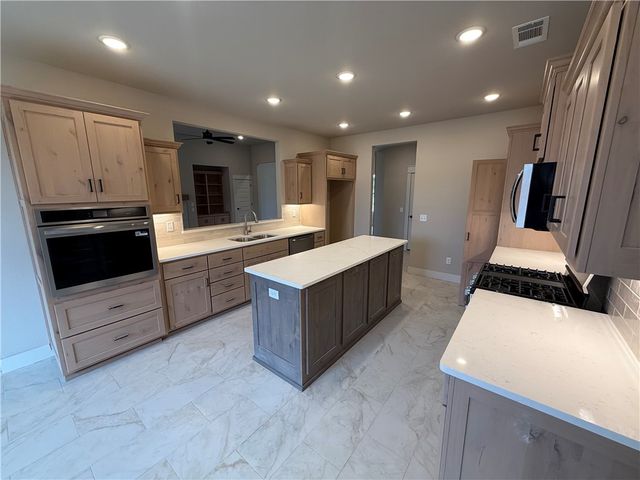 206 Doral Drive, Cave Springs, AR 72718