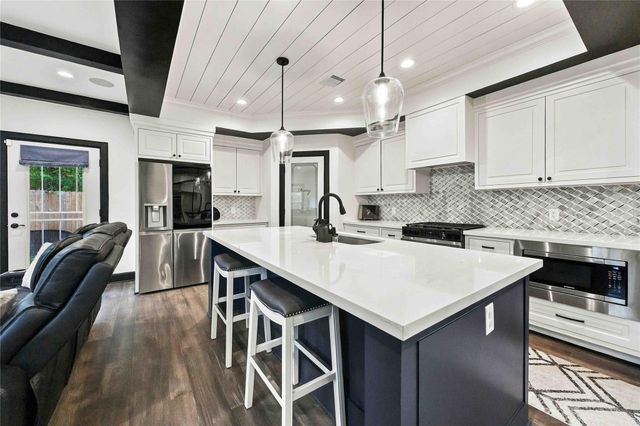 4738 Sunbeam Street, Houston, TX 77033
