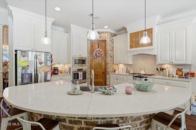 736 Clover Ridge Way, Brandon, MS 39047