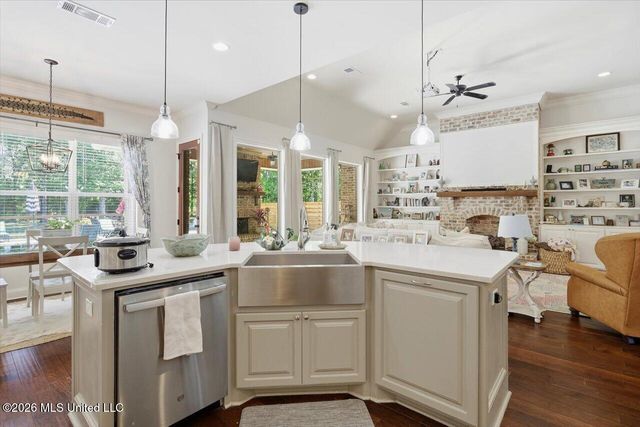 736 Clover Ridge Way, Brandon, MS 39047