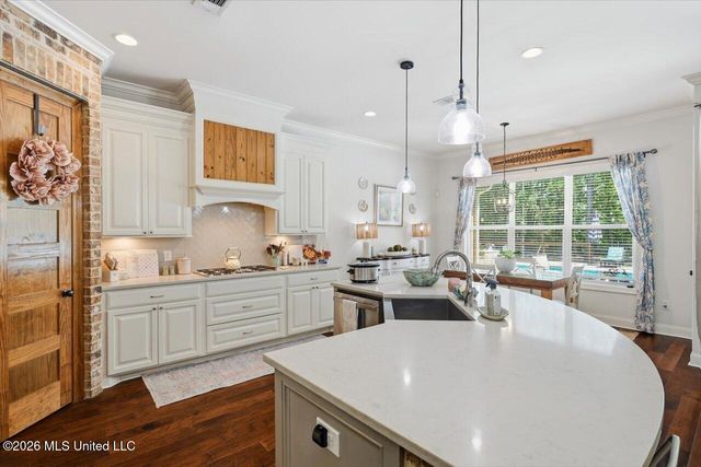 736 Clover Ridge Way, Brandon, MS 39047