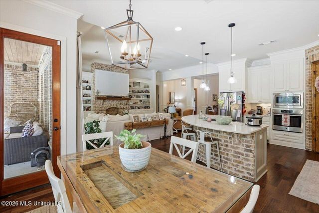 736 Clover Ridge Way, Brandon, MS 39047