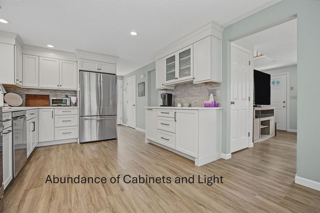 13 Brandy Circle, Litchfield, NH 03052