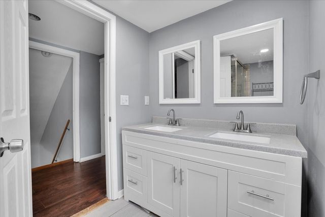 8949 Olympic Drive, Bridgeview, IL 60455