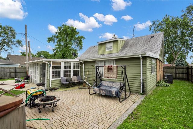 8949 Olympic Drive, Bridgeview, IL 60455