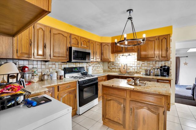 8949 Olympic Drive, Bridgeview, IL 60455