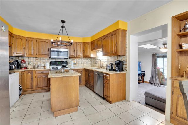 8949 Olympic Drive, Bridgeview, IL 60455