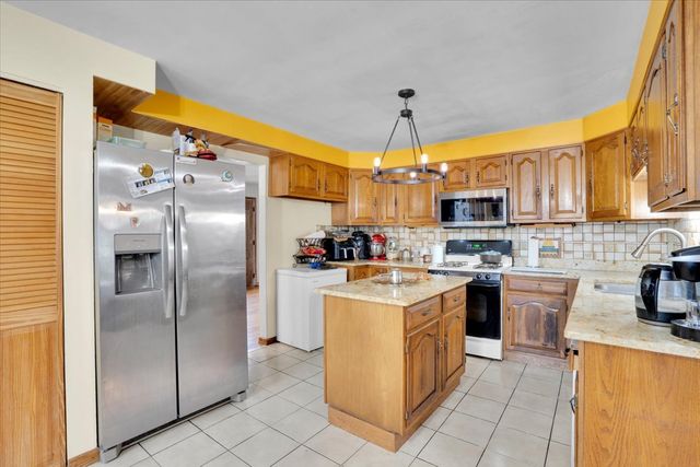 8949 Olympic Drive, Bridgeview, IL 60455