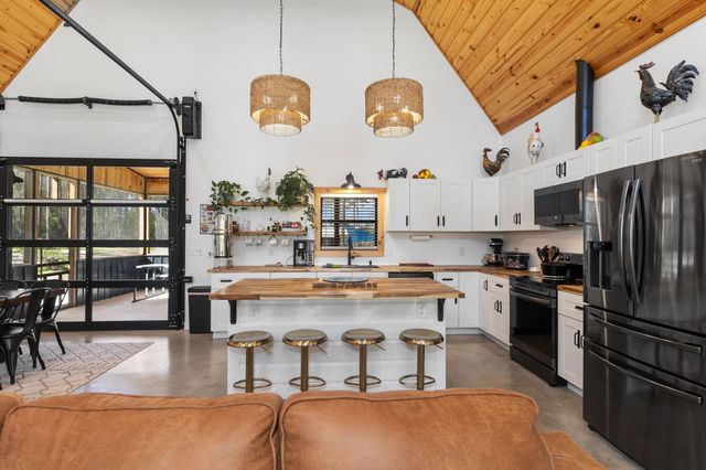 1569 Fm 1746, Woodville, TX 75979