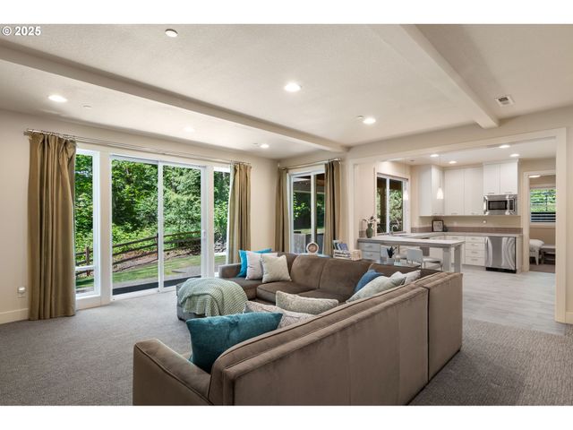 3425 Sw 57TH Ave, Portland, OR 97221