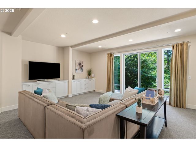 3425 Sw 57TH Ave, Portland, OR 97221