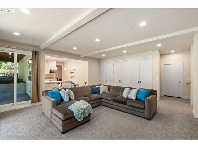 3425 Sw 57TH Ave, Portland, OR 97221