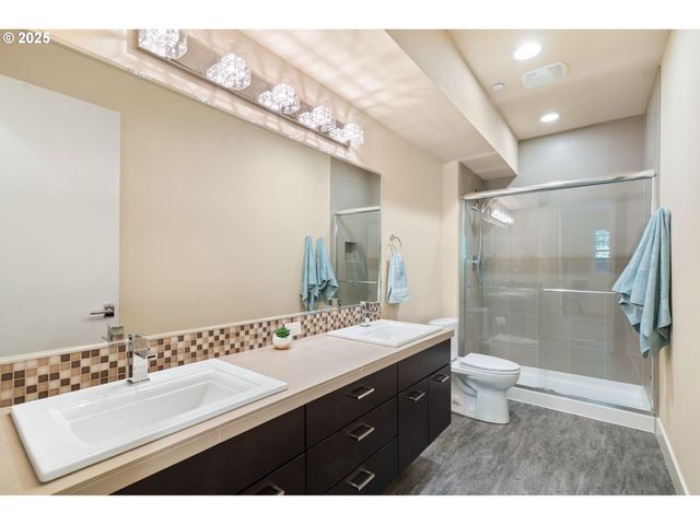 3425 Sw 57TH Ave, Portland, OR 97221