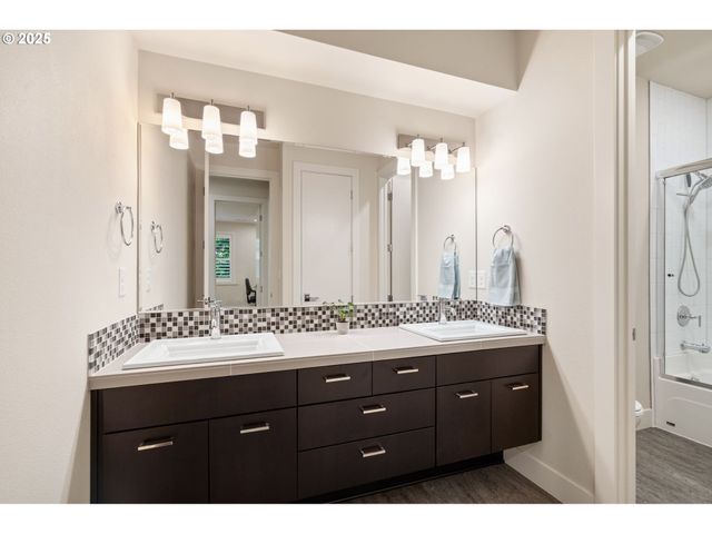 3425 Sw 57TH Ave, Portland, OR 97221