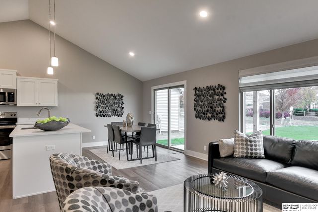 19706 Piney Creek Drive, Elkhorn, NE 68022