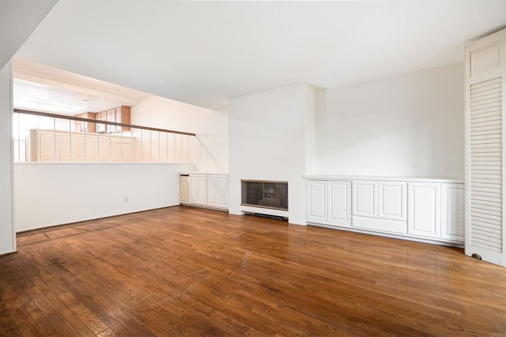 Image 2 of property listing at 13236 Fiji Way L, Marina Del Rey, CA 90292