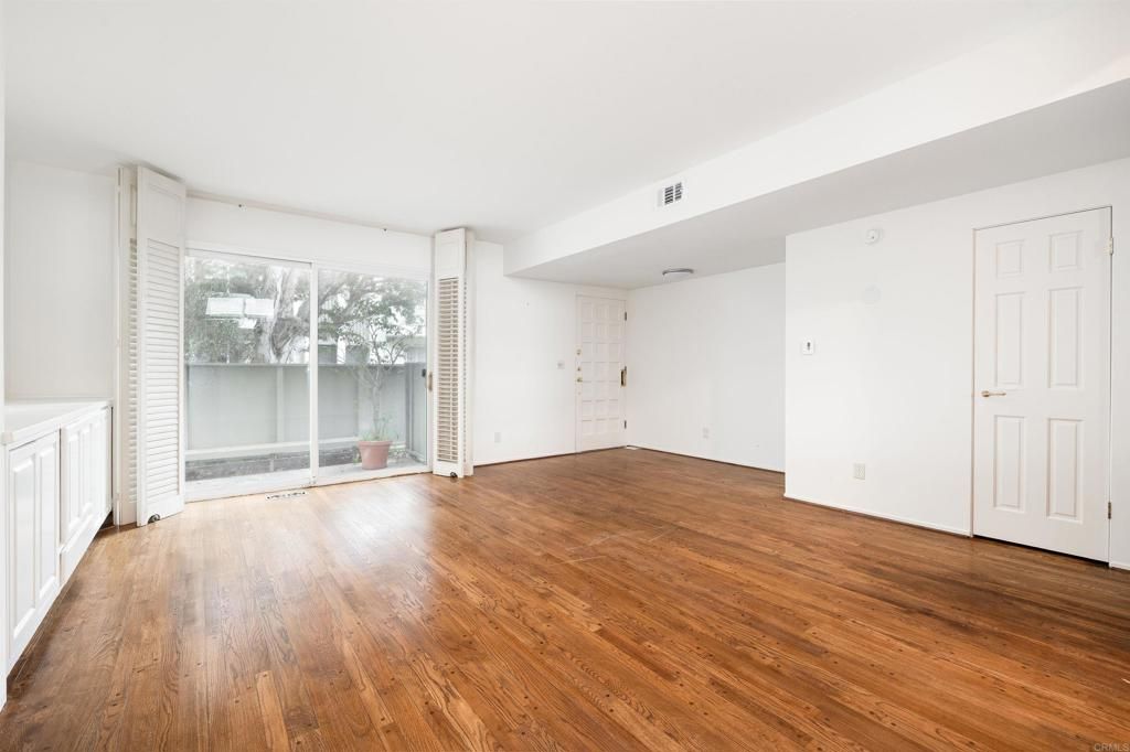 Image 8 of property listing at 13236 Fiji Way L, Marina Del Rey, CA 90292