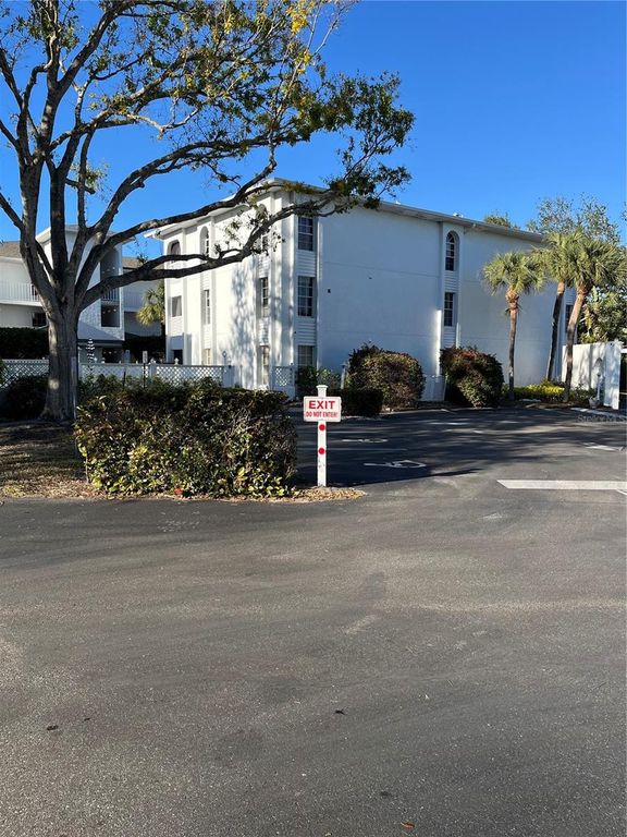 6304 POINTE WEST BOULEVARD A203, Bradenton, FL 34209