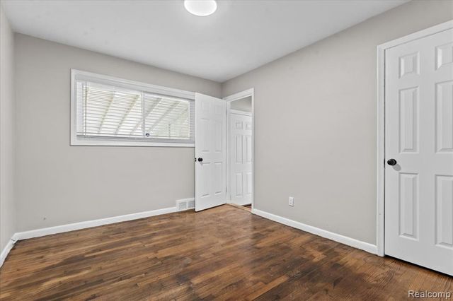 22435 Pembroke Avenue, Detroit, MI 48219